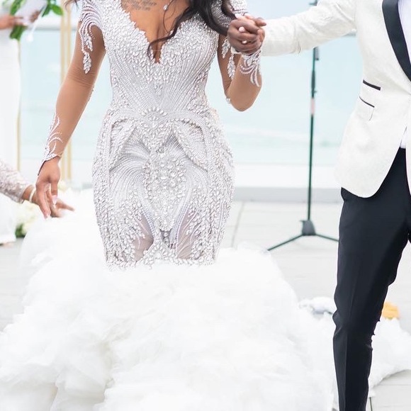 Leo Almodal Custom Wedding Gown - Picture 6 of 9